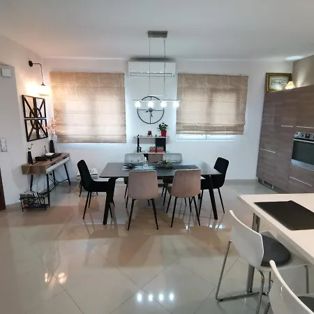 Key Point Town House *