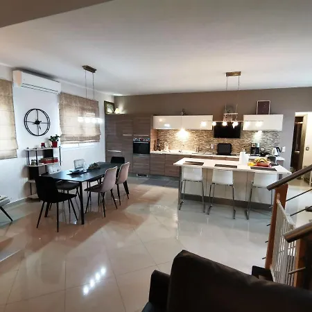 Holiday home Key Point Town House *