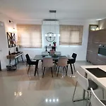 Key Point Town House *